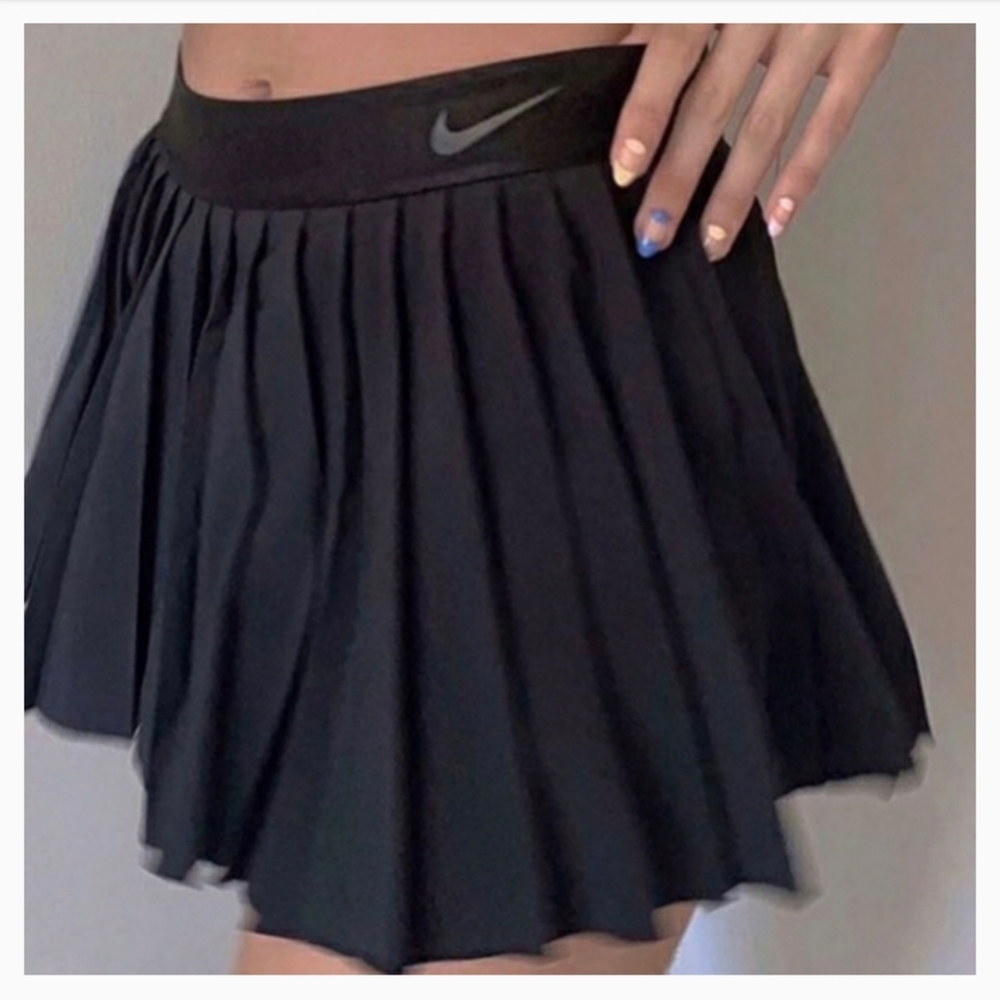 NIKE COURT VICTORY PLEATED TENNIS SKIRT / BLACK